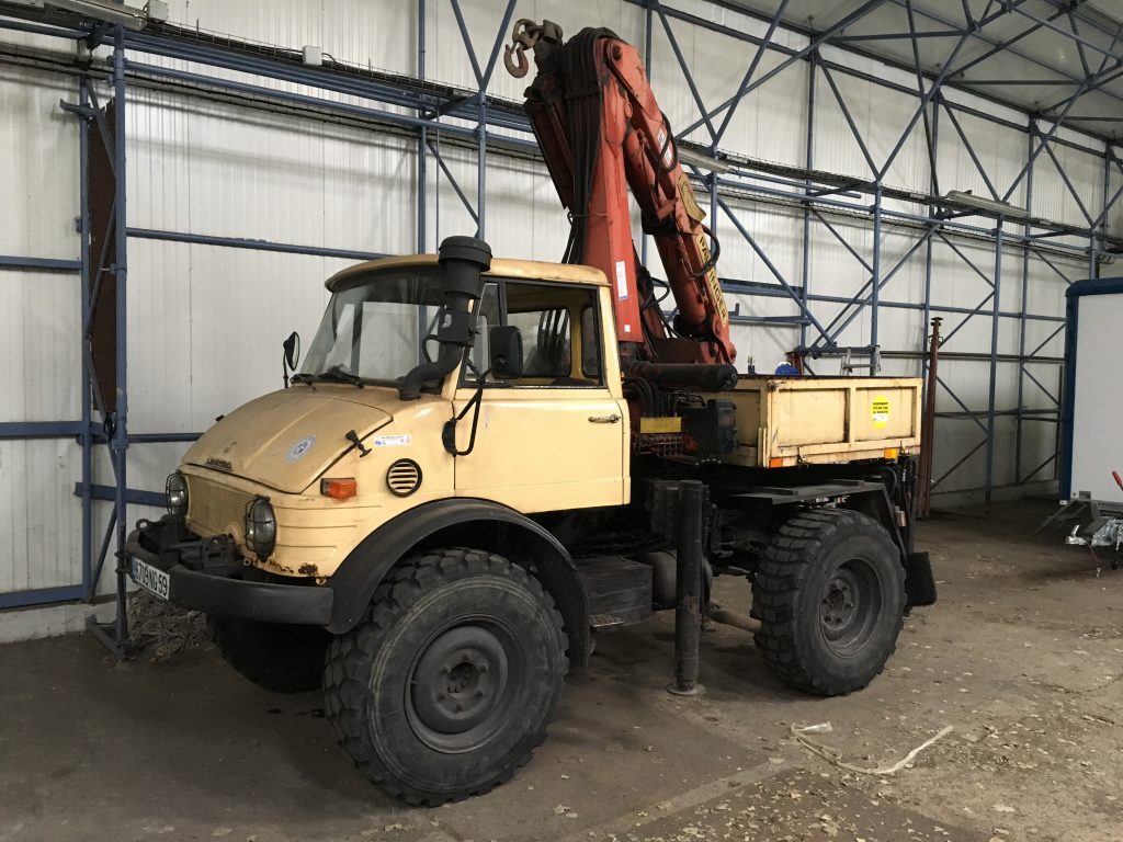 Tracteur Unimog avec grue palfinger